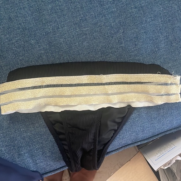 Black and gold bikini - Picture 6 of 6